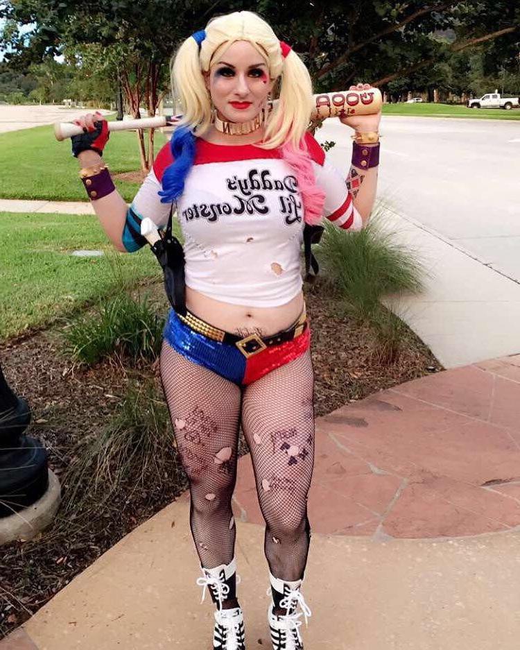 25P Latina Cosplayer For Cum Tribute and Comments