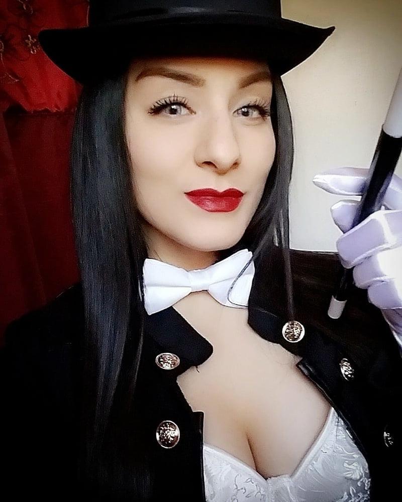 25P Latina Cosplayer For Cum Tribute and Comments