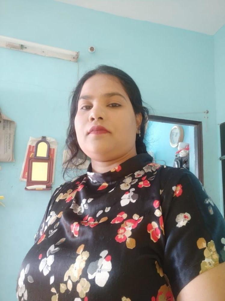 11P Bhabhi showing her big boobs