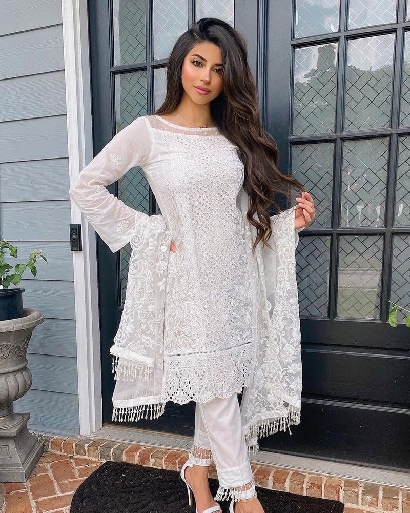 25P Paki Desi Cum Slut 3