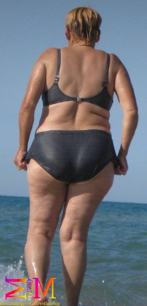 14P CELLULITE BOOTY (BIKINI VOYEUR MUST SEE!!!)