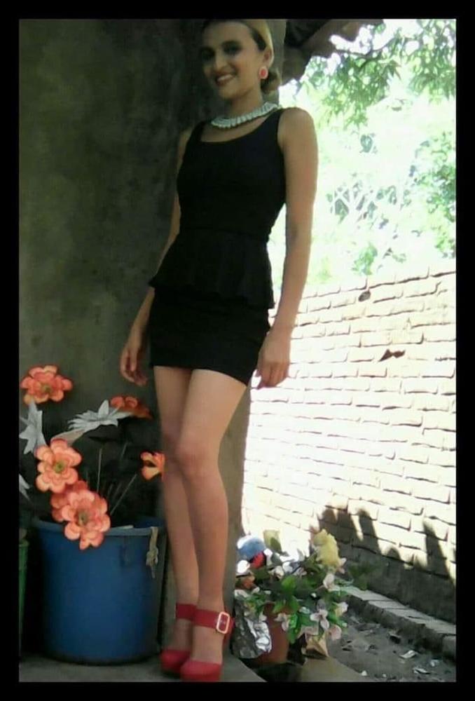 25P Beautiful skinny mom