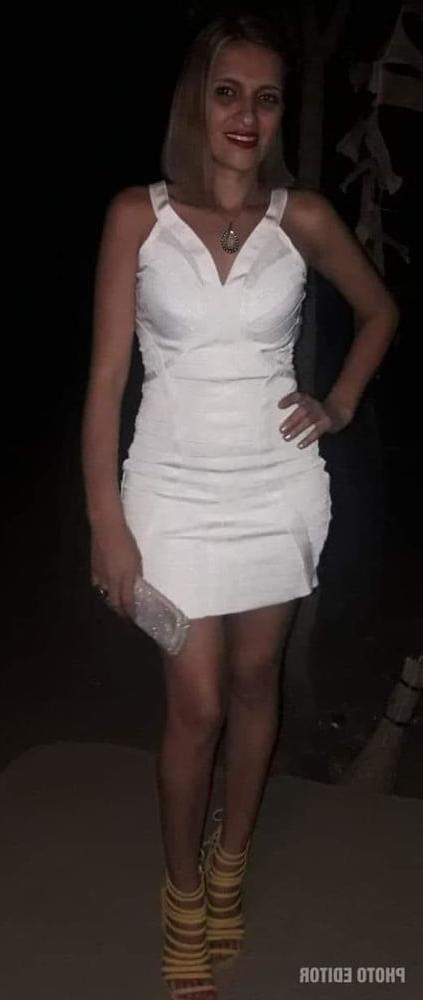 25P Beautiful skinny mom