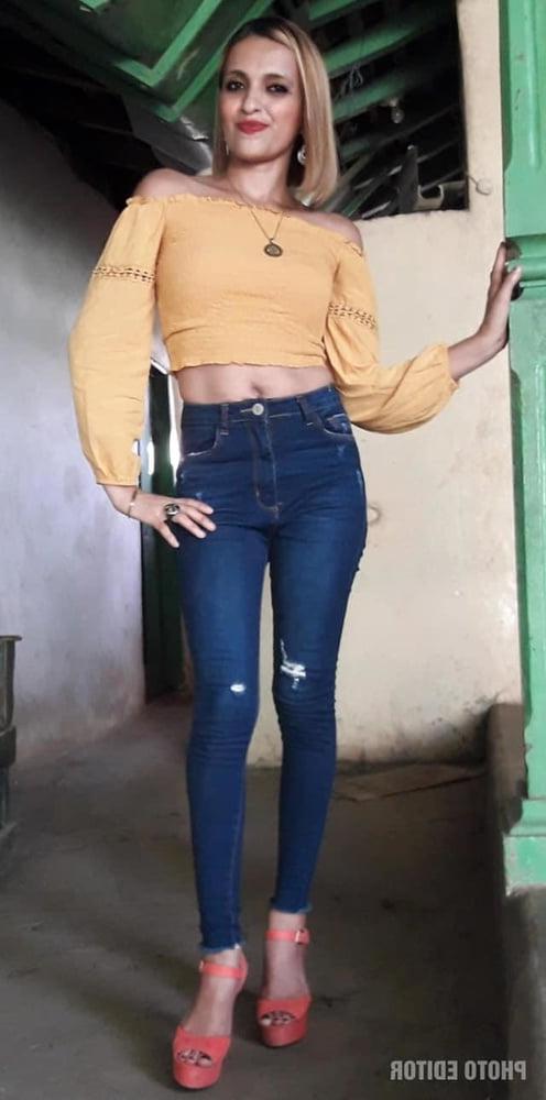 25P Beautiful skinny mom