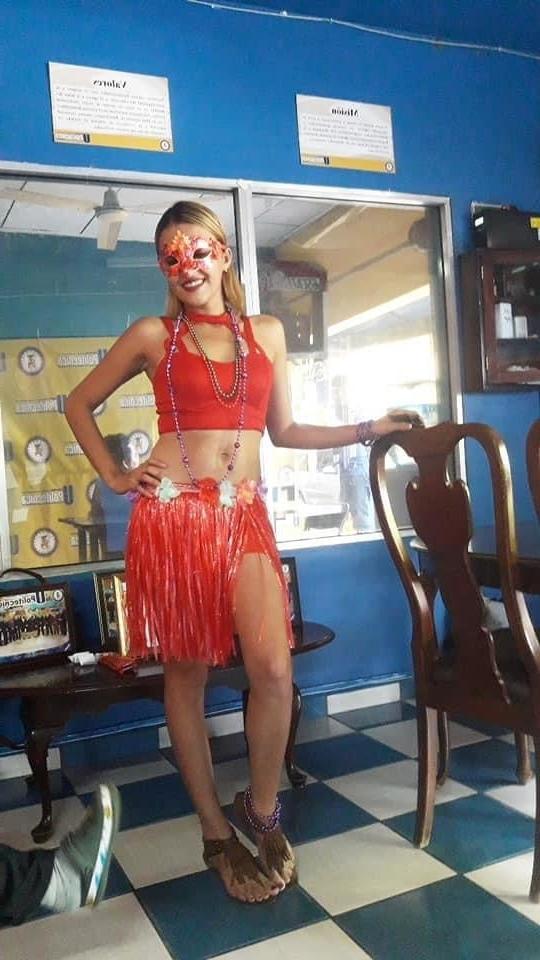 25P Beautiful skinny mom
