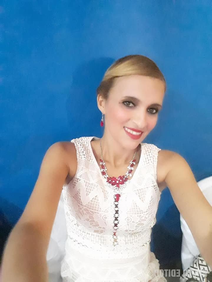 25P Beautiful skinny mom