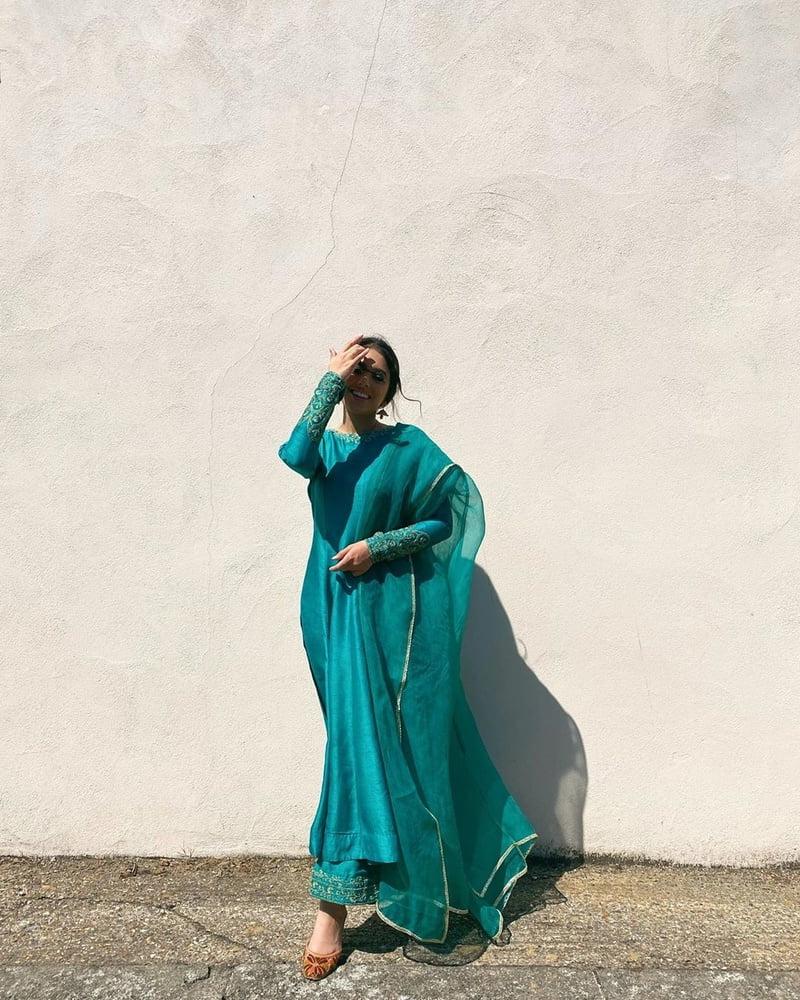 25P Paki desi hijab cum slut