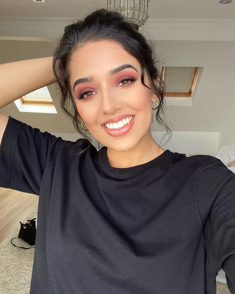 25P Paki desi hijab cum slut