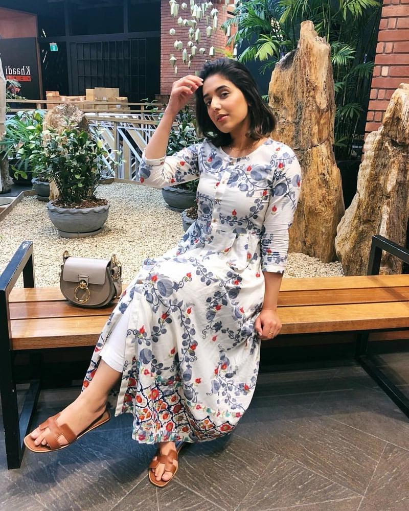 25P Paki desi hijab cum slut