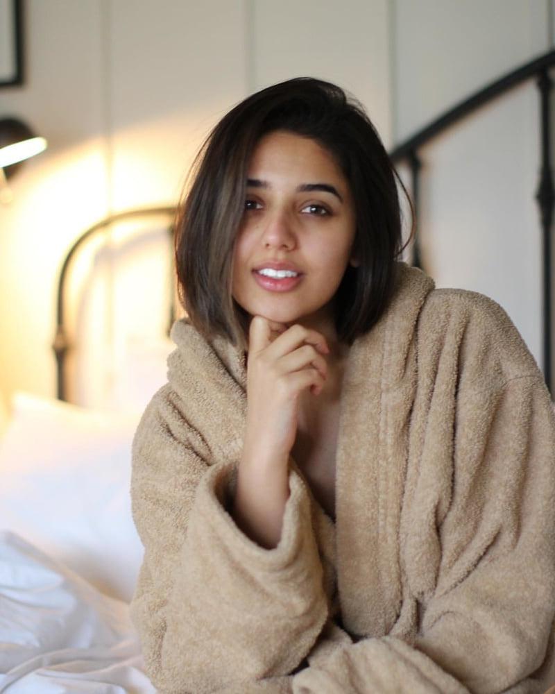 25P Paki desi hijab cum slut