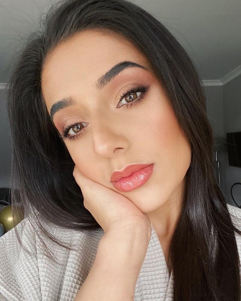 25P Paki desi hijab cum slut