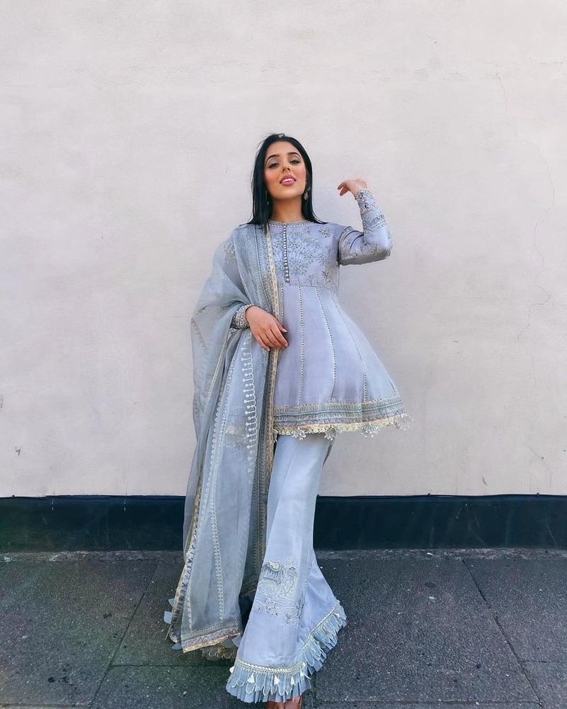 25P Paki desi hijab cum slut