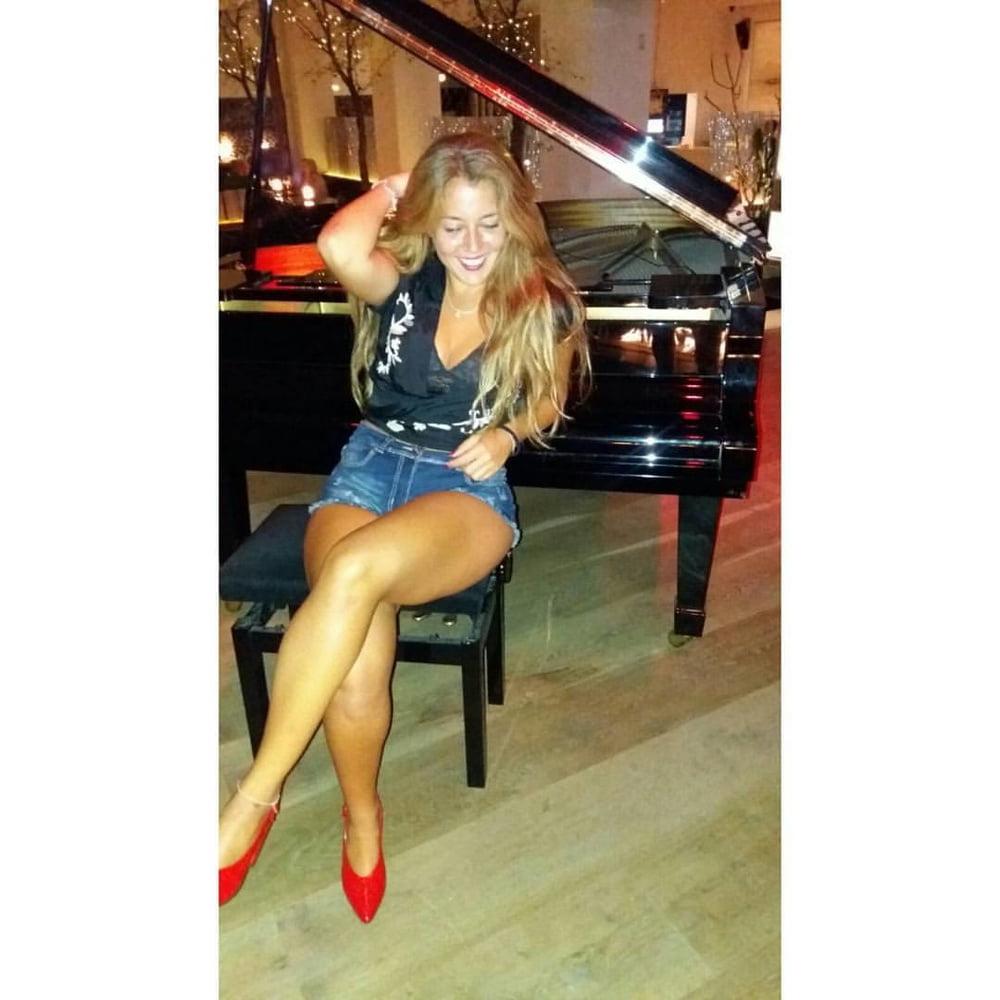 25P Single, Air Hostess, Lesbian, Sexy Girl Who Loves Stockings