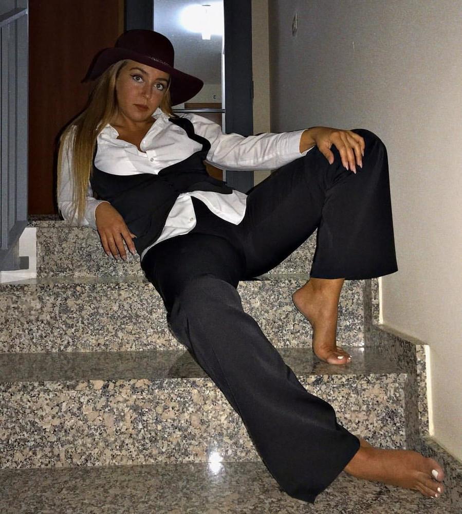 25P Single, Air Hostess, Lesbian, Sexy Girl Who Loves Stockings