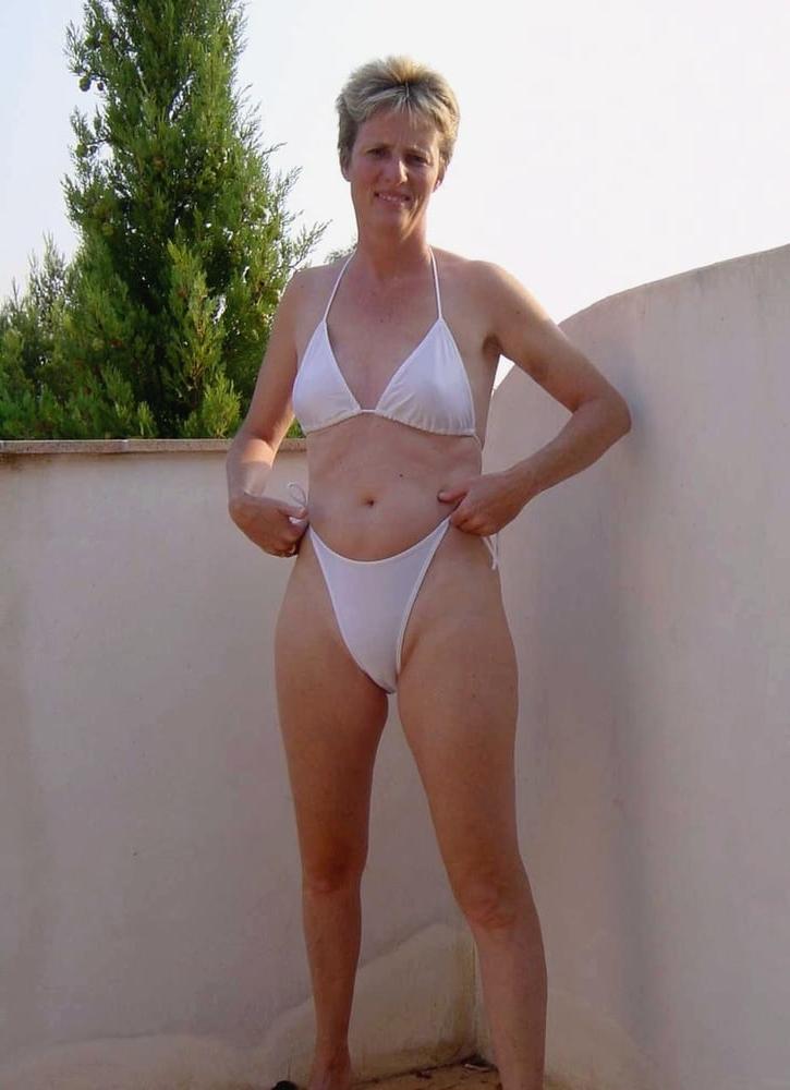 25P Bi swinger slut Aileen, cocks and cunts forever.
