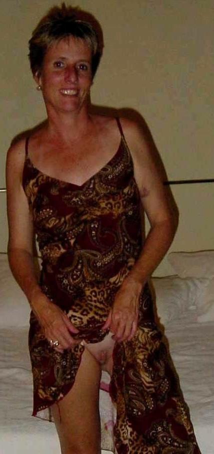 25P Bi swinger slut Aileen, cocks and cunts forever.