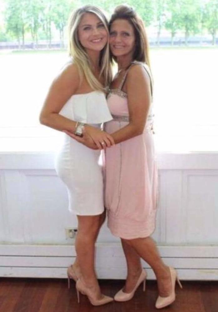 12P Gorgeous blonde cum target milf Nikki