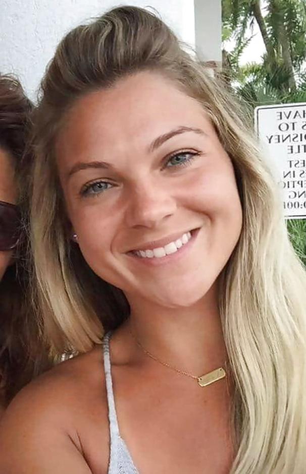 12P Gorgeous blonde cum target milf Nikki
