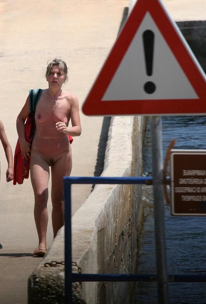 17P Naturist mom