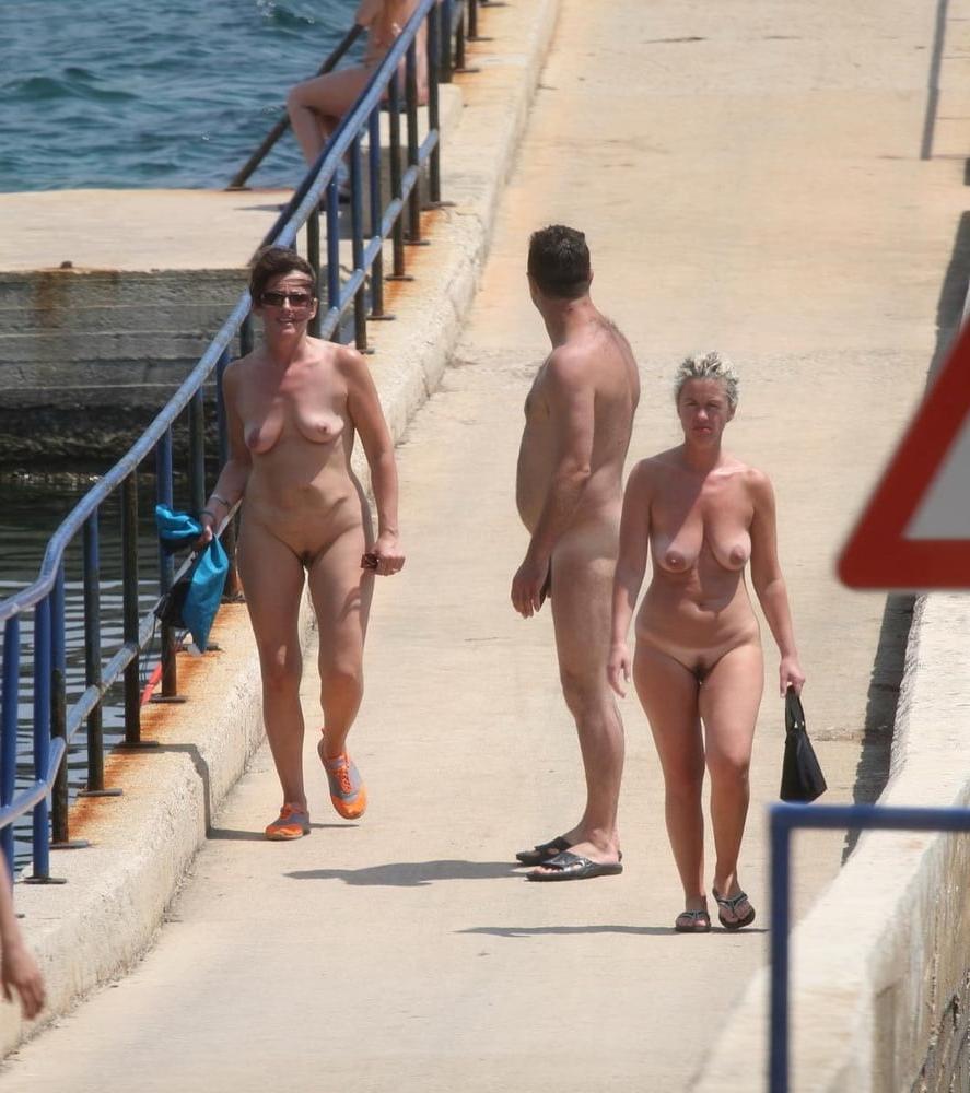 17P Naturist mom