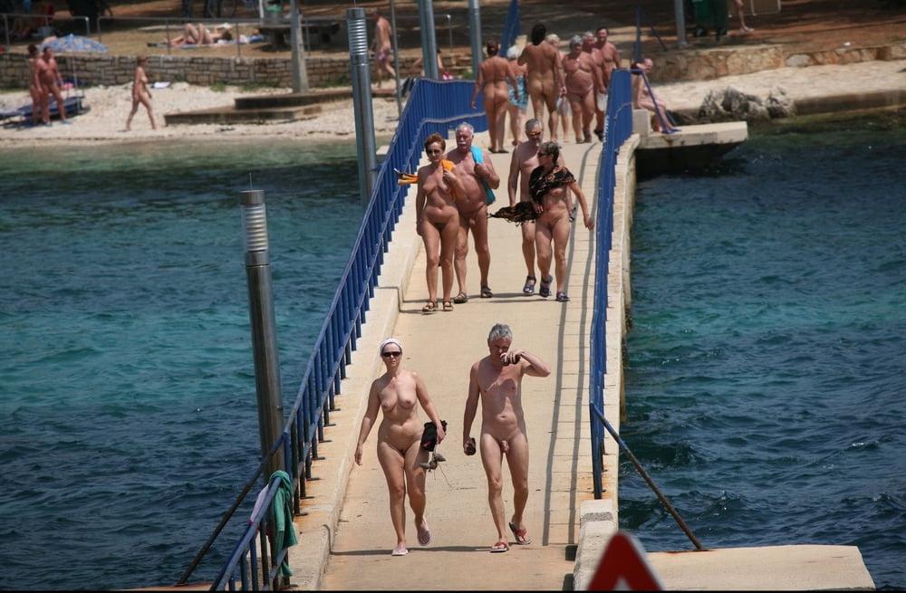17P Naturist mom