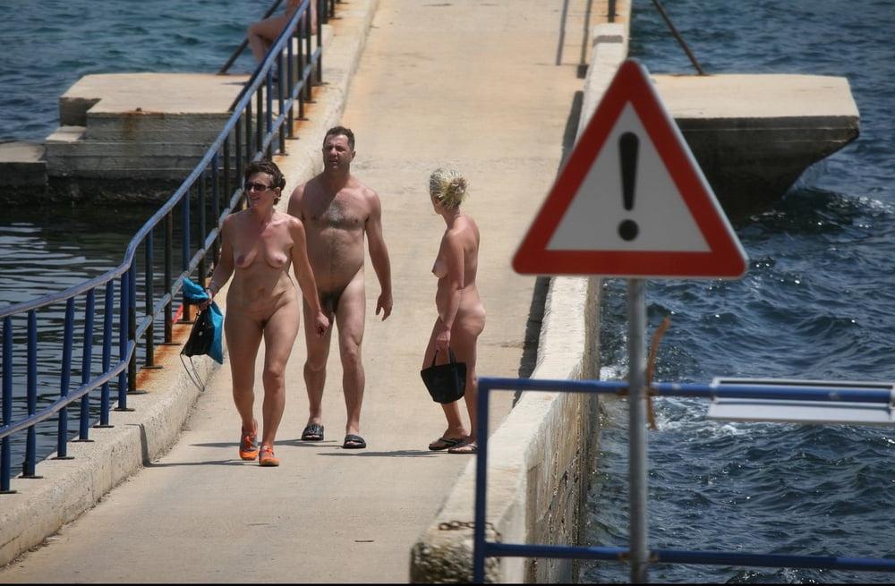 17P Naturist mom
