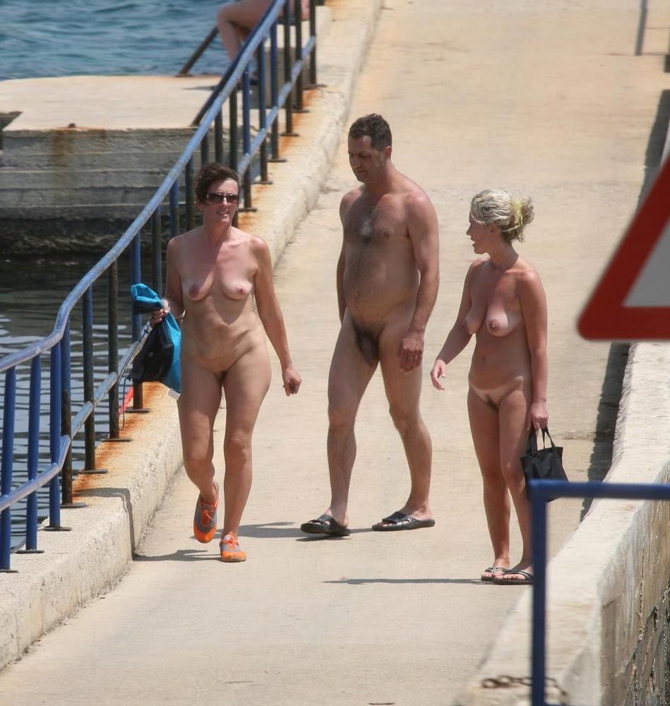 17P Naturist mom