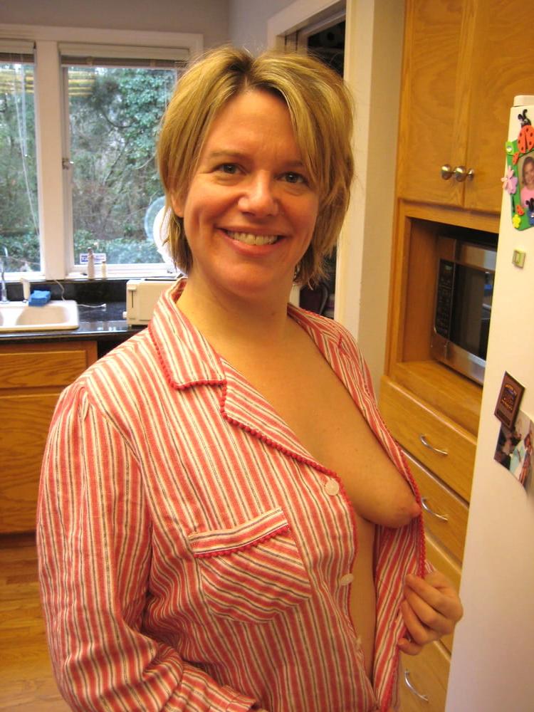 23P Mom Please put your clothes on