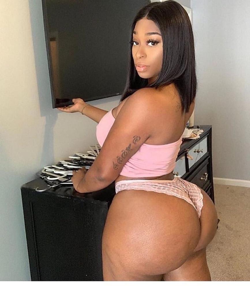 25P Big booty ebony women