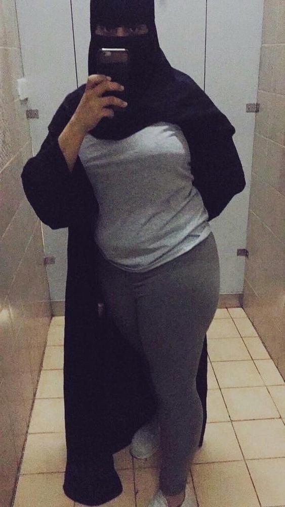 25P housewife hijab mom