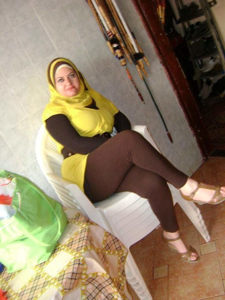 25P housewife hijab mom