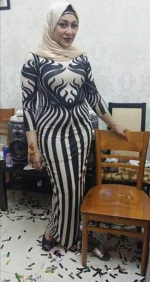 25P housewife hijab mom