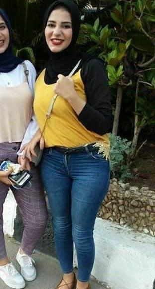 25P housewife hijab mom