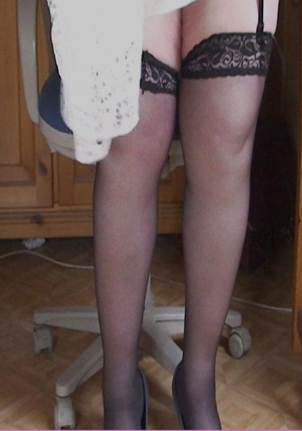 12P Beine legs crossed panties stockings heels Waden