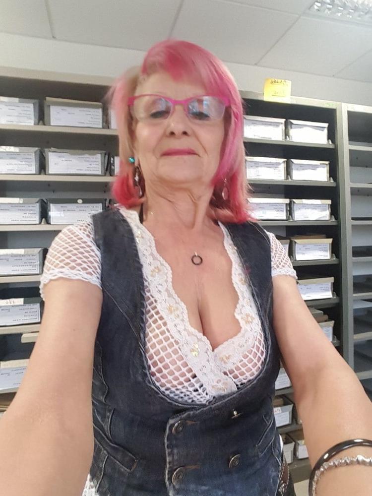 25P Older and hot 286 (Busty erotic dressed)