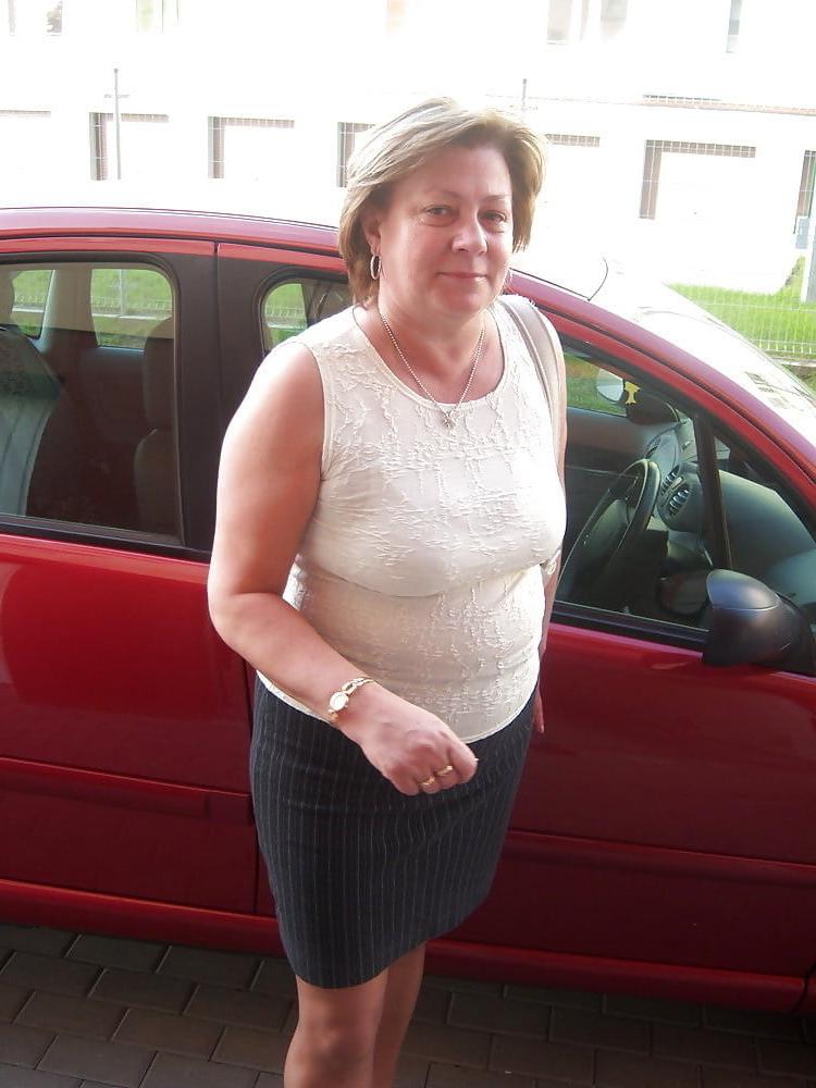 25P Older and hot 286 (Busty erotic dressed)