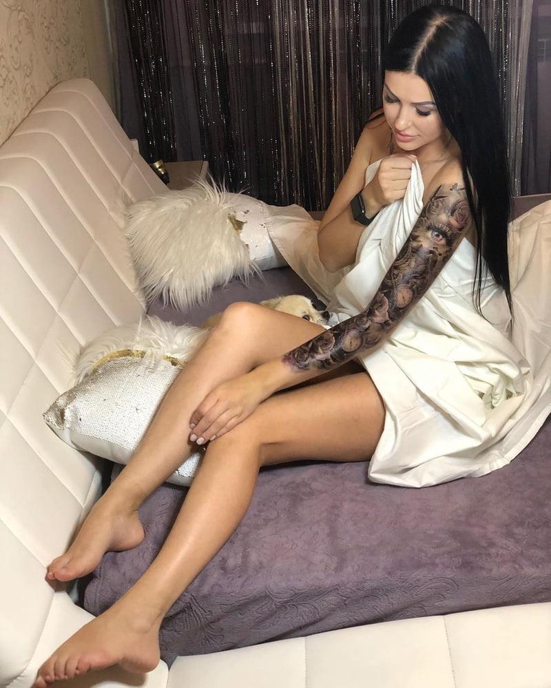 25P Cum on her feet?