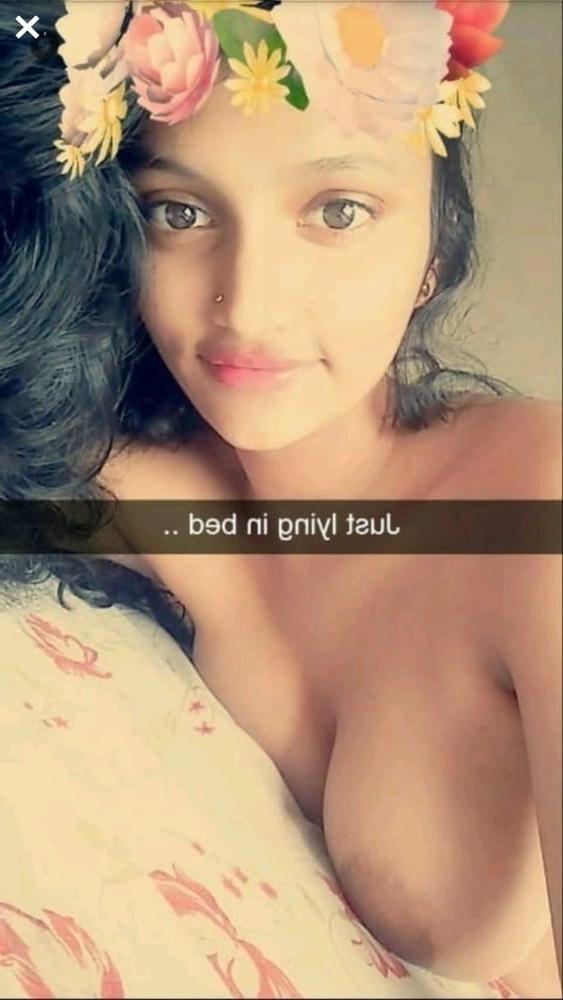 25P That's what she posted 32 (Selfie in English)