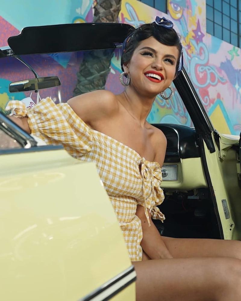 10P SELENA GOMEZ IST JETZT DRAUßEN, UM HART abzuspritzen!!!!!!