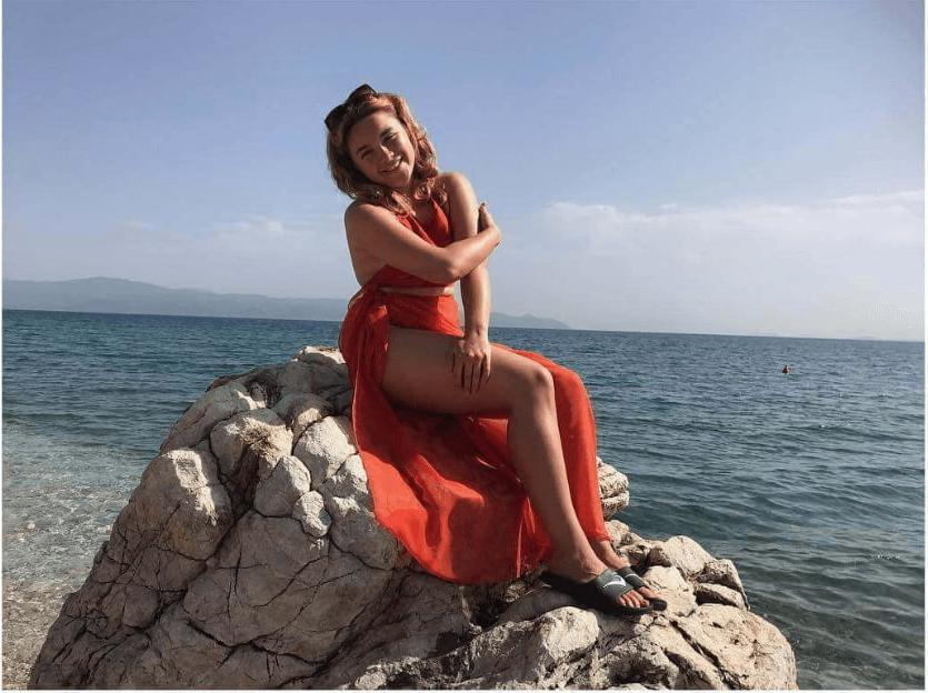 25P Florence Pugh Cum Museum