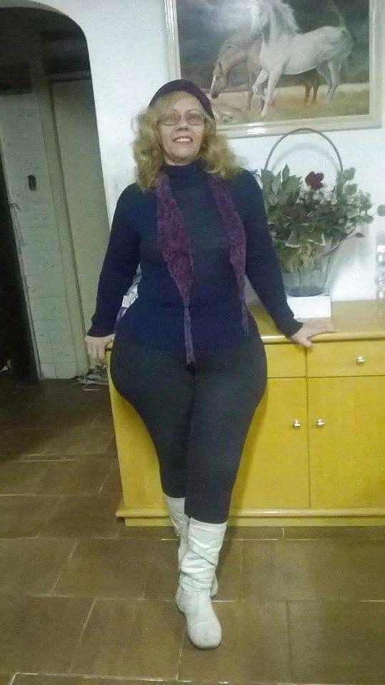 25P Wide Hips N Thicc Booty Mature Mamma