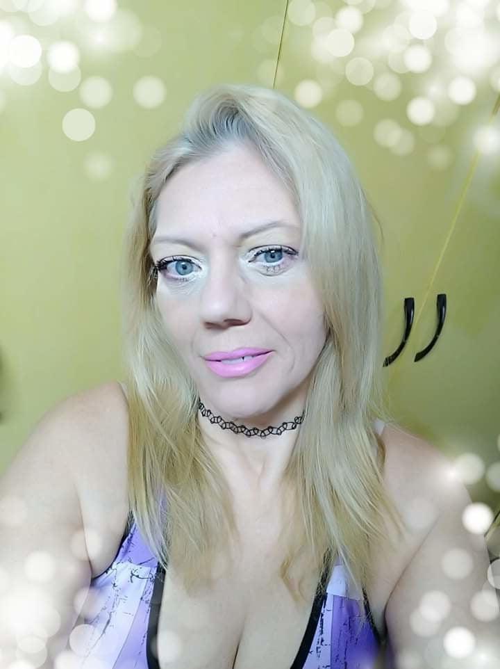 25P Wide Hips N Thicc Booty Mature Mamma