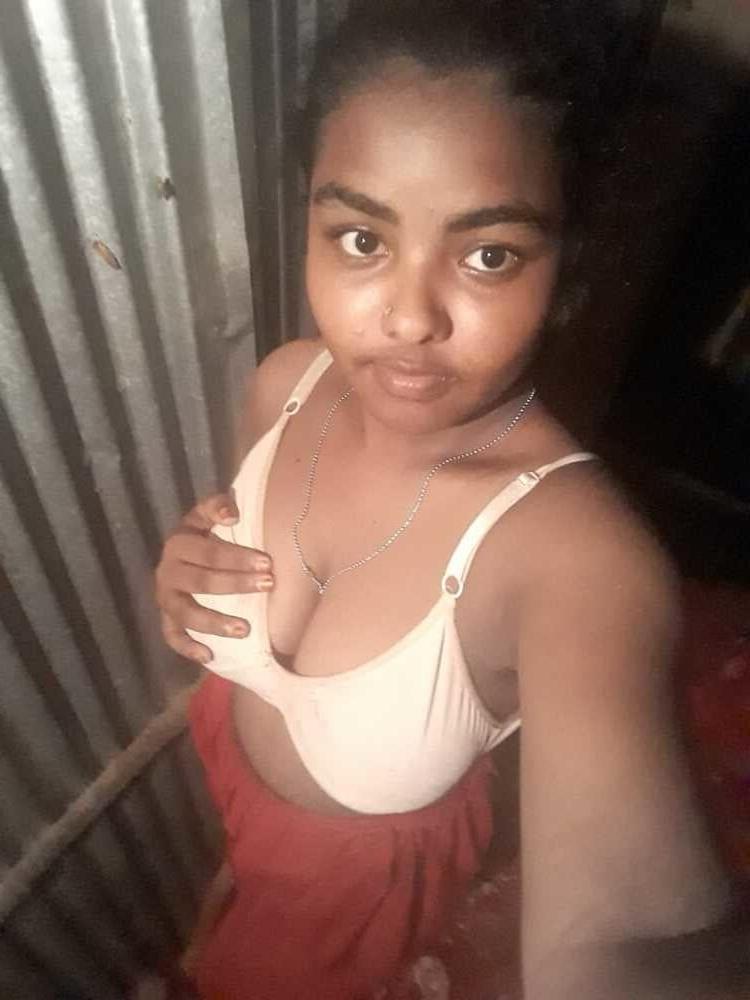 25P Didi ki big boobs bra nude chut fingering in home