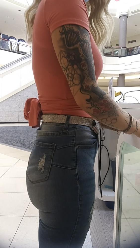 24P Nut over this pawg booty in tight jeans