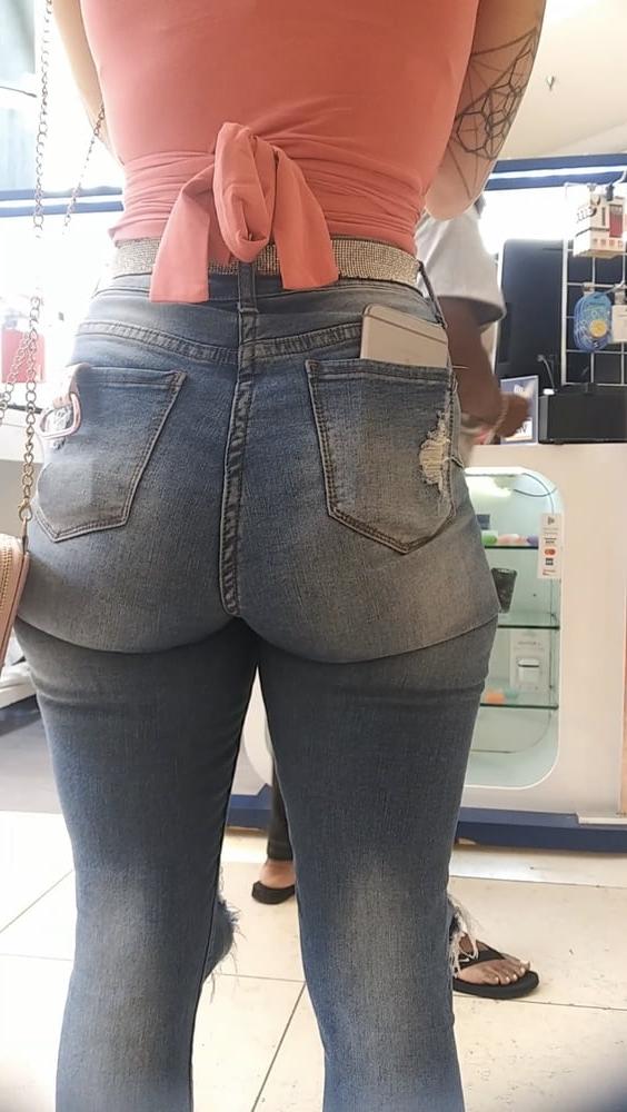 24P Nut over this pawg booty in tight jeans
