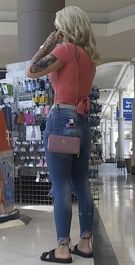 24P Nut over this pawg booty in tight jeans