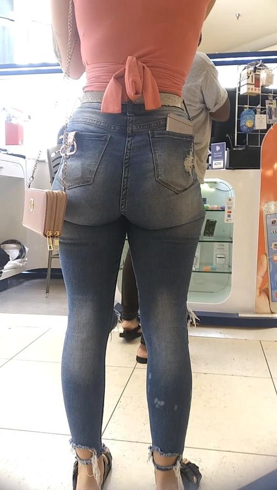 24P Nut over this pawg booty in tight jeans