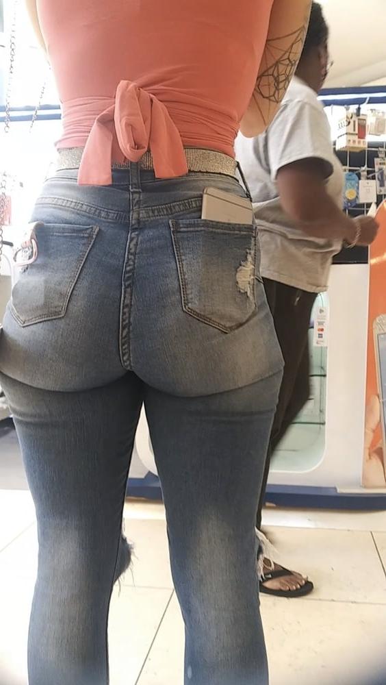 24P Nut over this pawg booty in tight jeans