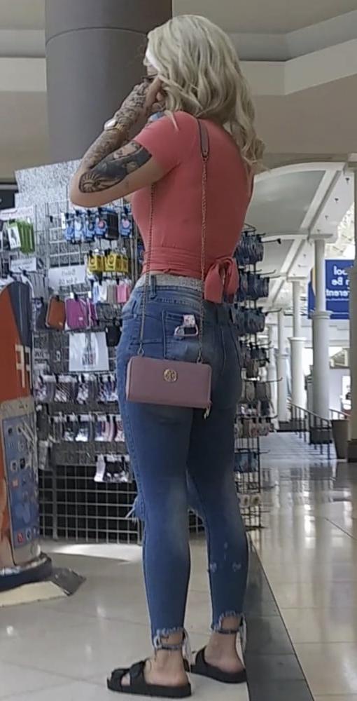 24P Nut over this pawg booty in tight jeans