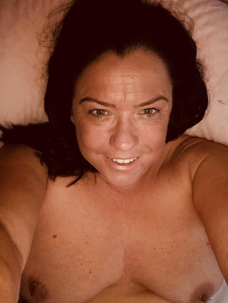 25P slut hijab housewife mature milf mom ass